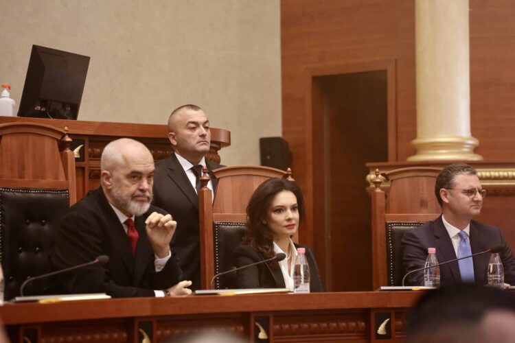 Facebook-u dëshmon portretin e vërtetë të Berishës