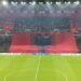 Flamuri kuq e zi mbulon tifozët e Air Albania, brohorima dhe eufori në stadium