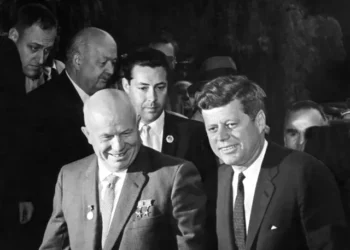 Ditari politik sekret i Enver Hoxhës: 80 diplomatë rusë në Tiranë po merren me spiunazh kundër nesh!