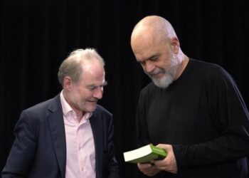 Historiani britanik në podcastin e Ramës: ‘Brexit’, disfata më e madhe në jetën time politike