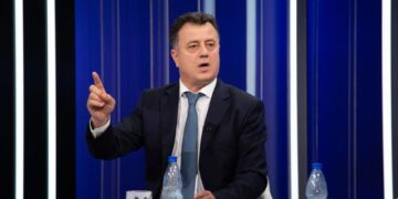 Flet “eksperti” Flamur Noka: 12 telefona me SKY kanë pulsuar nga Kryeministria, të shohim ç’do të bëjë SKAP-i