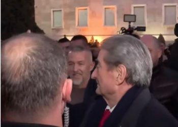 Kur mohon Erzen Breçanin, imagjino se çfarë mund të bëjë me demokratët e thjeshtë!