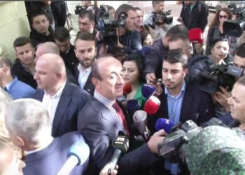 ‘Ik se më vrave krahun’, Korreshi përplaset me Gardën: O Petro, hajde na hap derën