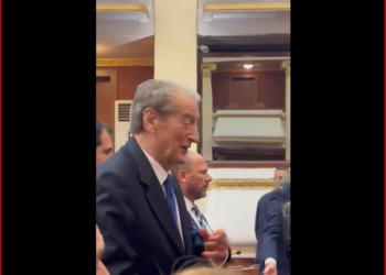 “Ky është regjisori i kaosit”, Braçe publikon videon: Korreshi na e bëri Parlamentin si Juventusi…