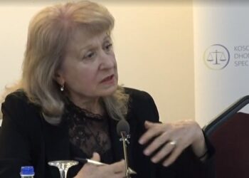 Trëndafilova iu përgjigjet protestuesve: Ejani më takoni në hotel po deshët…