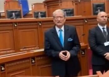 “More në qafë gjithë ato goca të reja”. Debati Berisha-Balla në Kuvend: Mos i ndërze deputetët, palaço!