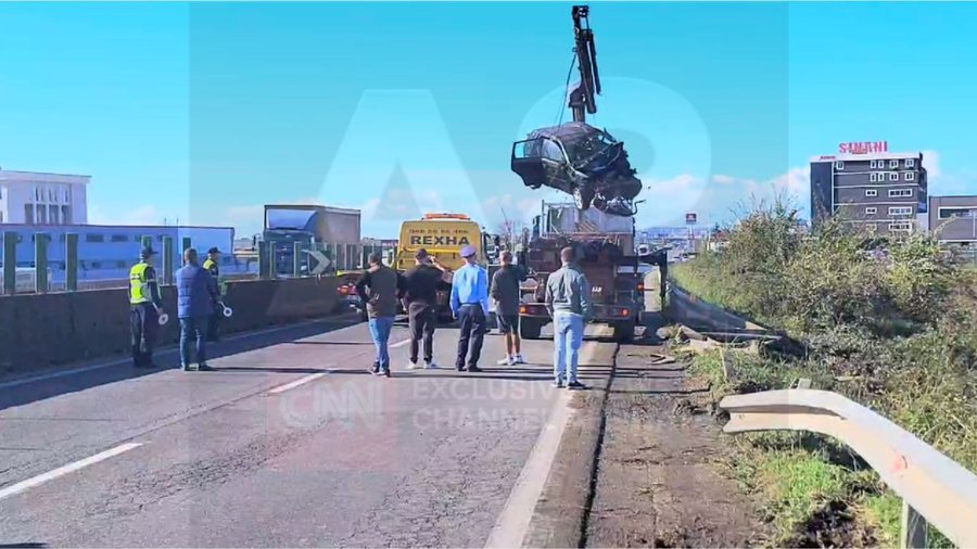 Tragjike në Tiranë – Durrës, makina përfundon në kanal, vdes një 33-vjeçar