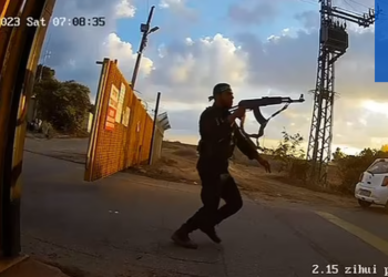 Dalin pamjet e reja të tmerrit në festivalin Nova, momenti kur ushtarët e Hamas qëllojnë izraelitët