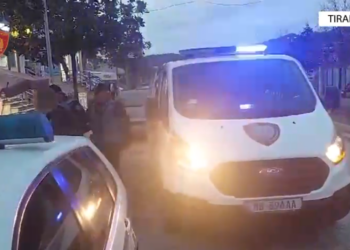 Çantat plot me kanabis, arrestohen tre transportuesit e drogës në Tiranë