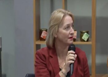Denaj me fermerët në Fier: Të realizojmë bashkimin e operatorëve për të dalë në tregjet ndërkombëtare!