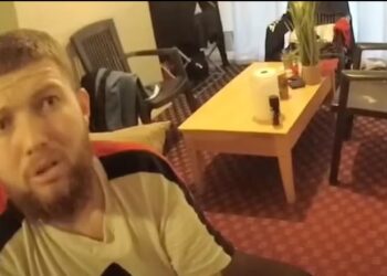 VIDEO/ ‘Më falni’, i riu shqiptar në gjendje shoku pasi policia angleze hyri në ‘shtëpinë e barit’: 18 muaj burg