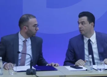 “Po përdor Kuvendin për interesa personale” Bardhi i përgjigjet Bashës: Sa kate ke marrë te Kulla, 2, 3 apo 4?