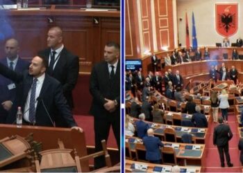 “Rithemelimi” u mori karriget, socialistët vijojnë seancën në këmbë, Salianji hedh tymuese