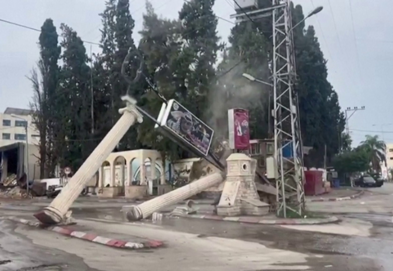 Buldozeri izraelit shkatërron monumentin e Arafatit në Gaza