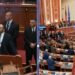 “Rithemelimi” u mori karriget, socialistët vijojnë seancën në këmbë, Salianji hedh tymuese