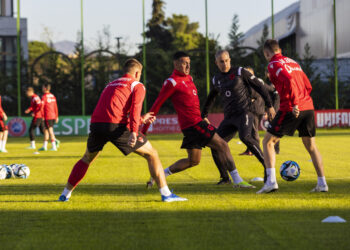 Dëmtimet/ Plani “B” i Sylvinho , talenti i Lecce i bashkohet ekipit
