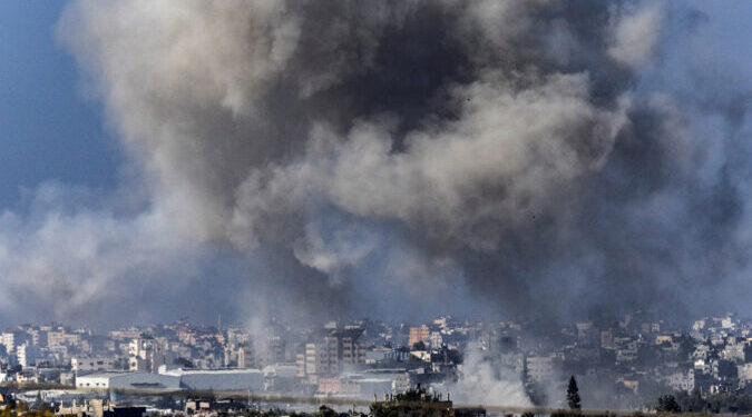 Smoke rises over Gaza as seen from Southern Israel, amid the ongoing conflict between Israel and Palestinian group Hamas, November 10, 2023. REUTERS/Evelyn Hockstein     TPX IMAGES OF THE DAY