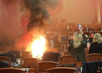 Seancë e shpërdoruar, buxhet i miratuar, qeveri e fituar!