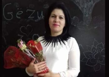 Emri/ Pëson infarkt, ndërron jetë në moshë të re mësuesja e anglishtes në Dimal! Dedikimi prekës i nxënësve