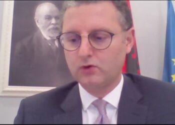 LIVE/ Deputetët e Berishës bllokuan sallën, Komisioni i Ekonomisë zhvillohet online: Mete prezanton p/buxhetin e paketën fiskale