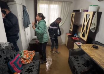 Shtëpia me qira u mbushet me ujë, çifti i të moshuarve: Jemi nishan i tokës, ku të shkojmë?