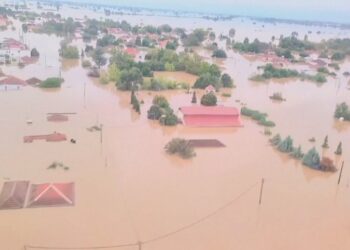 Moti i keq “pushton” Shqipërinë, në 24 orët e ardhshme priten rrebeshe, qytetet më të rrezikuara!