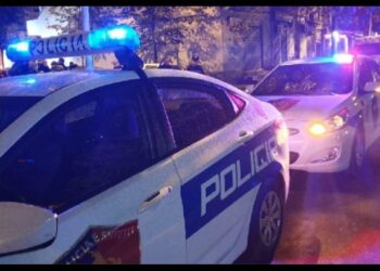 Kamëz/ Grabitet një argjendari, 3 autorët marrin bizhuteritë dhe arratisen me makinë! Njëri kishte armë