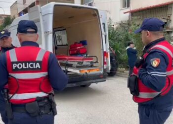 Emri/ Ngjarja e rëndë në Fier: Një grua gjendet e vdekur brenda shtëpisë së saj, dyshohet se…!