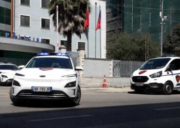 Emri/ Makina përplas punonjësin e policisë në Durrës, aksidentohet tek vijat e bardha