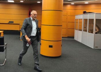 Nuk nivel minimal kulifikues dhe me makinë pa targa! Komsionieri kërkon të shkarkohet Prokurori i Tiranës