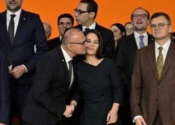 Ministri kroat puth me “pasion” ministren gjermane, justifikimi: Ishte një qasje e ngrohtë ndaj një kolegeje