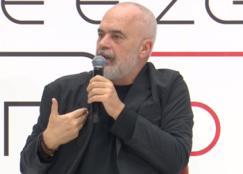 Rama: S’ka nevojë të presim SPAK për t’i vënë gishtin një drejtuesi që e di gjithë lagjia që e ka dorën e gjatë