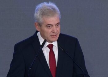 Ahmeti- Ramës: Jemi një hap para anëtarësimit në BE, duhet ta ngresh zërin siç ke bërë deri tani
