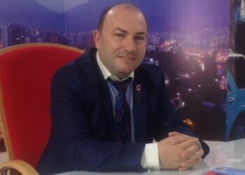 Kritarkia (Kritokracia) e Spakut do ta shembë republikën e triumviratit dhe moboklacinë (oklokracinë) e Bermudës!