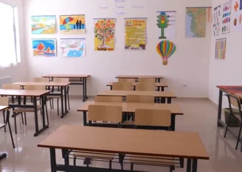 Ngacmoi seksualisht 4 adoleshente brenda perimetrit të sigurisë në gjimnaz, arrestohet 37-vjeçari në Lushnjë