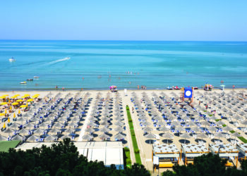 Turizmi në rritje/ Kasa: Kemi mbipopullim të disa plazheve. Problem infrastruktura dhe kapacitetet pritëse