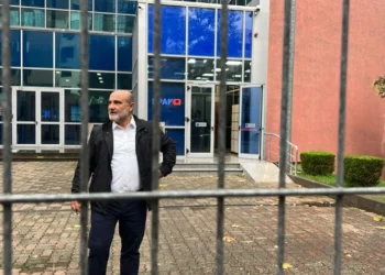 Incidenti në Kuvend me deputetin e “Rithemelimit”, mbërrin në SPAK Vullnet Sinaj