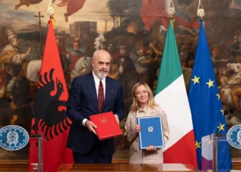 Qeveria miraton marrëveshjen me Italinë për emigrantët, projektligji kalon në Kuvend