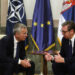 Stoltenberg takon Vuçiçin në Beograd: Prania e ushtrisë serbe pranë Kosovës s’i ndihmon situatës