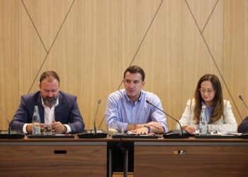 Veliaj thirrje bashkiakëve të djathtë: Po humbasim kohë të çmuar duke u ndarë në dy shoqata, të unifikohemi!