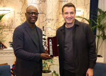 Veliaj pret Kampionin e Botës, Lilian Thuram: Libri i tij, mesazh për të rinjtë, se sporti i bashkon njerëzit