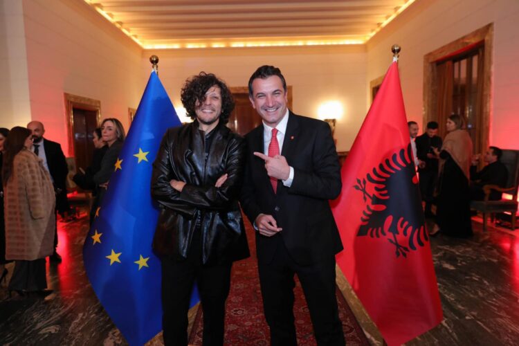 FOTOT/ Nga Ermal Meta e Mentor Haziri, VIP-at që morën pjesë në pritjen e Pavarësisë