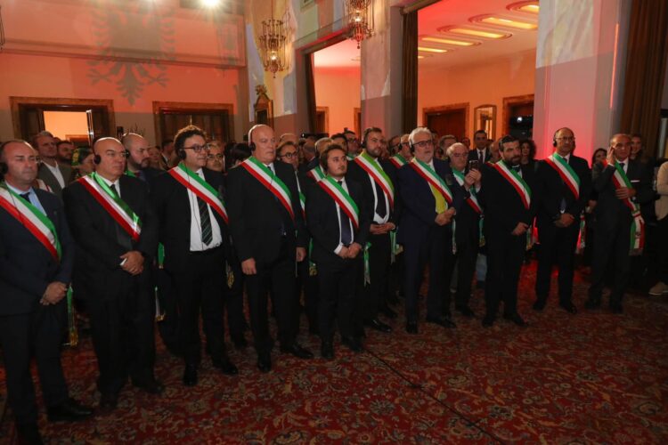 FOTOT/ Nga Ermal Meta e Mentor Haziri, VIP-at që morën pjesë në pritjen e Pavarësisë