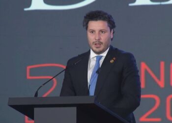 “Të gjithë bashkë e kemi vendin në BE”, Abazoviç flet në Samitin e Diasporës: Sot shqiptarët faktor në botë