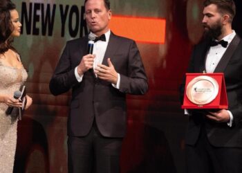 Kontribut për dialogun Kosovë-Serbi/ “Nëntori Shqiptar në New York” dekoron Richard Grenell