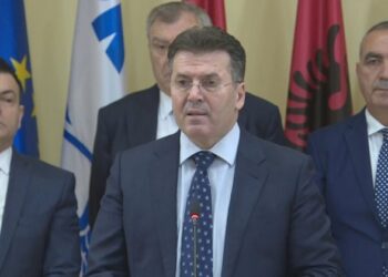 Federatë apo sindikatë?