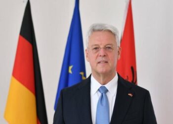 Kaosi në Parlament, ambasadori gjerman: Po i ndjek me shqetësim zhvillimet e fundit. Kuvendi të plotësojë rolin e tij kushtetues