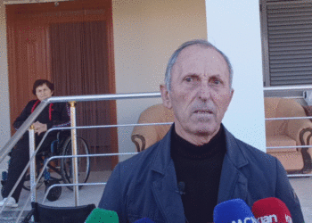 I mori lekë gruas në Lushnjë duke e mashtruar se do i parashikonte fatin, Policia në kërkim të fallxhores