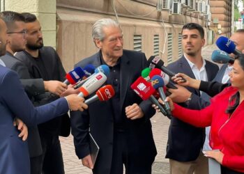 Berisha: Parlamentin po e bllokojmë për të mirën e fëmijëve tuaj, gati për grevë