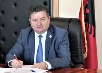 Shpërdoroi detyrën duke shkarkuar pa të drejtë punonjës, pezullohet kryetari i Urdhrit të Stomatologut